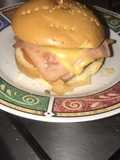 HAMBURGUESA sencilla con queso amarillo