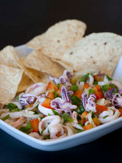 Una foto de Ceviche de calamares
