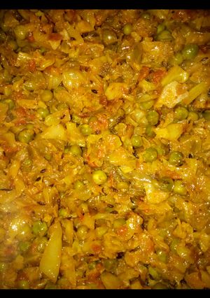 A picture of Cauliflower and peas ki sabzi.