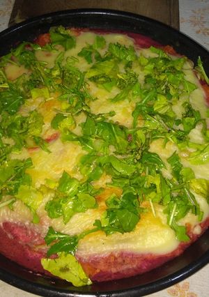 Una foto de Pizza de remolacha, con queso de papa