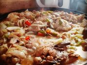 Una foto de pollo con hongos