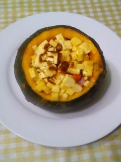Una foto de Zapallo kabutiá relleno de vegetales salteados