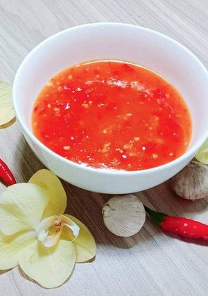 Hình của món Tương ớt chua ngọt dùng với gà chiên, gà rán.