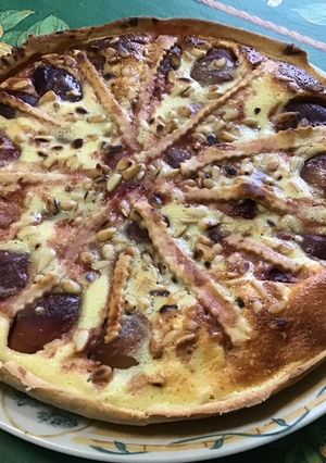 Une photo de Tarte aux pêches de vigne et pignons de pin (pâte brisée épeautre pêche)