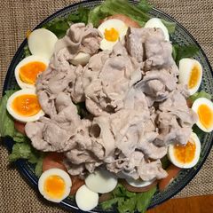A picture of 🐷Japanese cold pork shabu shabu salad🥗.