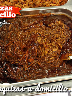 Una foto de Mole poblano con pollo deshebrado