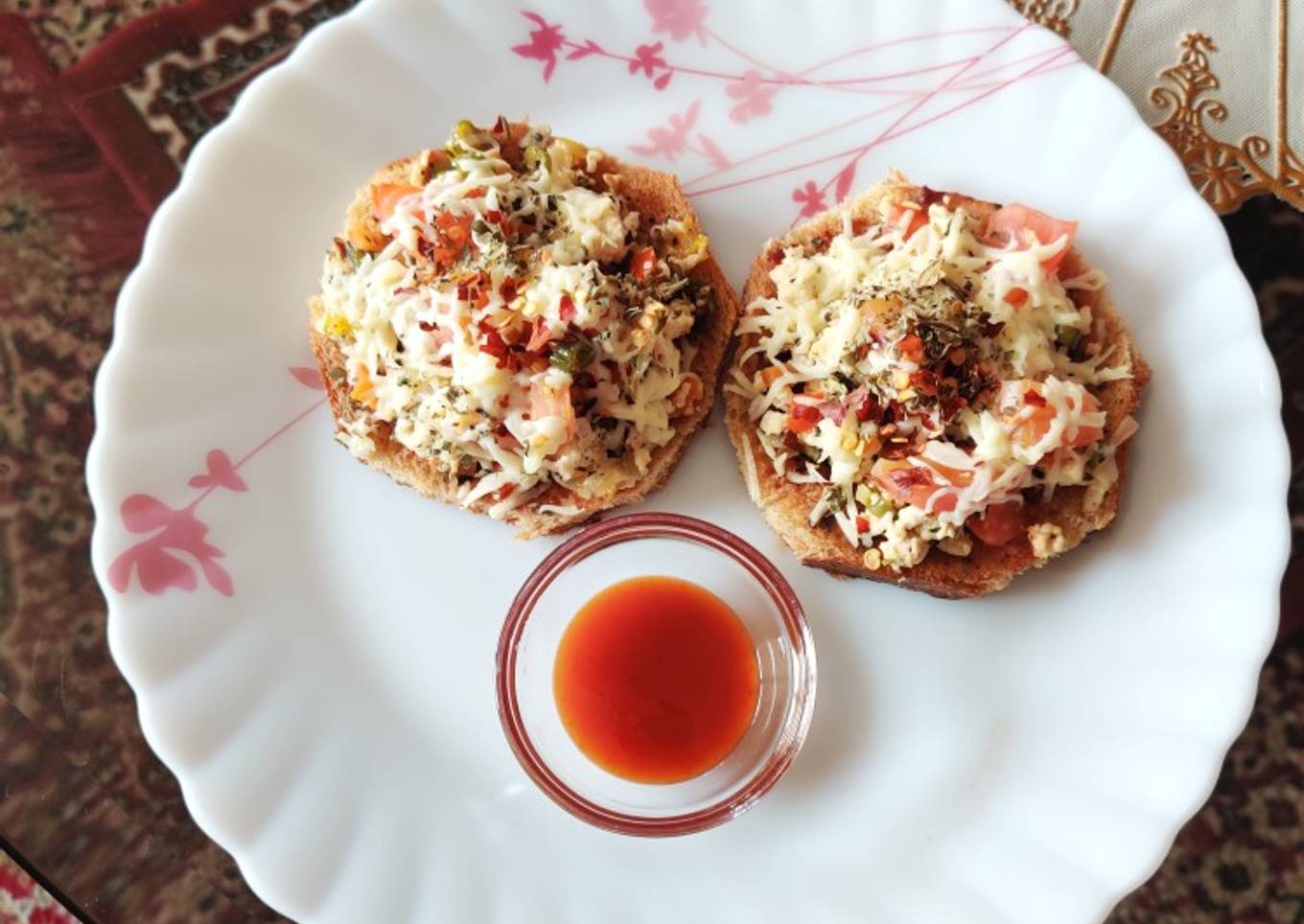 Cheesy Bread Pizza