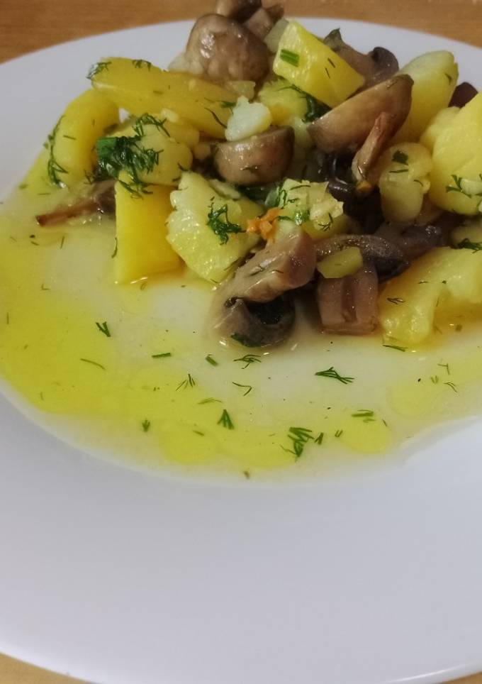 Картопля тушкована з грибами