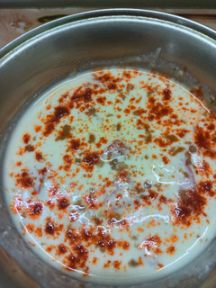 रायता टमाटर प्याज़ (raita tamatar pyaz recipe in Hindi) रेसिपी मुख्य फोटो