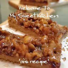 A picture of Crispy Walnut and Cranberry Florentines.