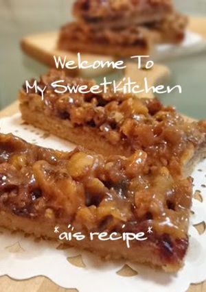 A picture of Crispy Walnut and Cranberry Florentines.