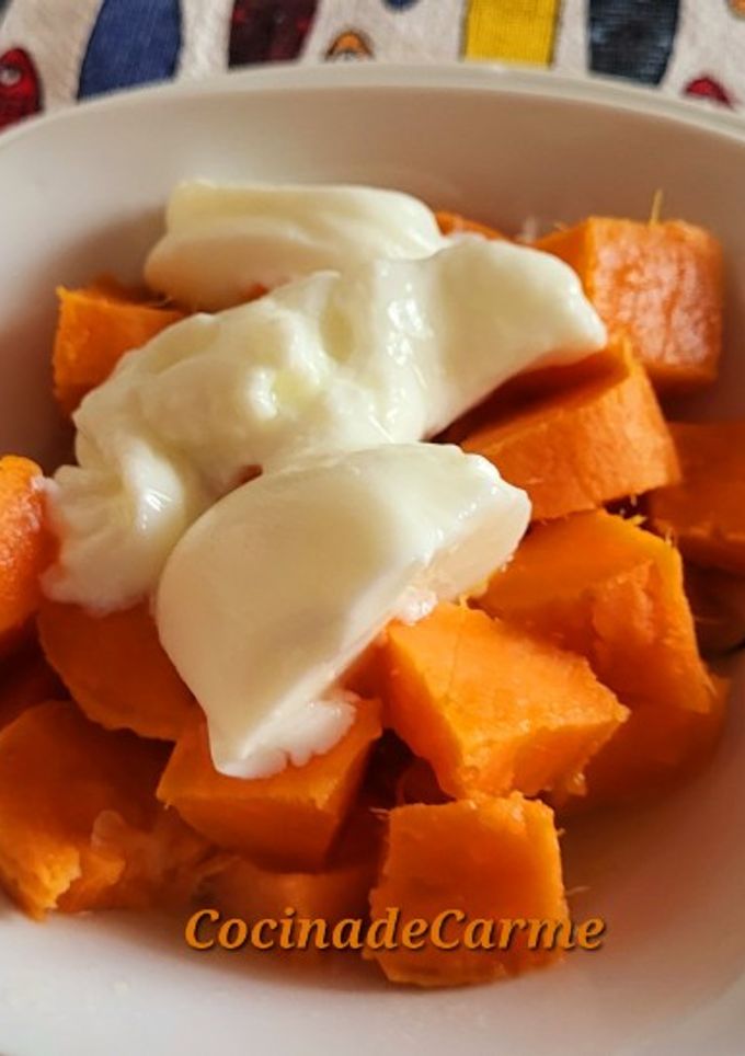 Una foto de Boniato asado con yogur sabor coco