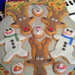 A picture of Vickys Gingerbread Snowmen & Reindeer, Decorating Idea.