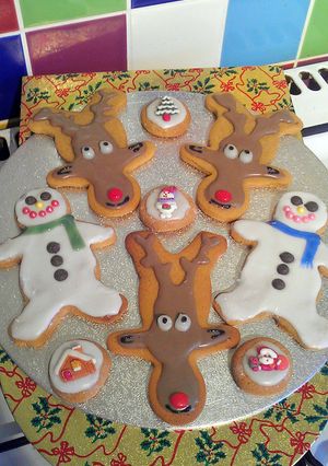 A picture of Vickys Gingerbread Snowmen & Reindeer, Decorating Idea.