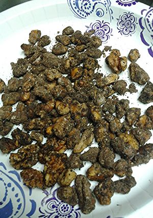 A picture of Spicy walnut snacks.