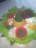 Nasi tumpeng kuning