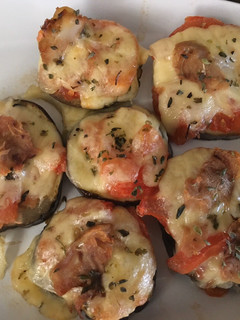 Una foto de Mini pizza de berenjena 🍆