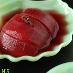 A picture of Apple Compote with Red Wine.
