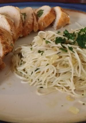 A picture of Lore's Bomb Chicken n Pasta.