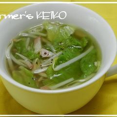A picture of Bean Sprout and Lettuce Soup.