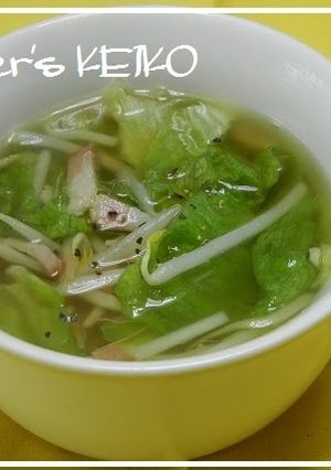 A picture of Bean Sprout and Lettuce Soup.