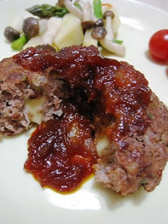 A picture of Cheesey Hamburgers with Mild Onion Sauce.