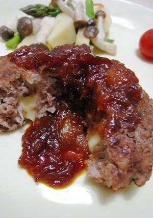 A picture of Cheesey Hamburgers with Mild Onion Sauce.