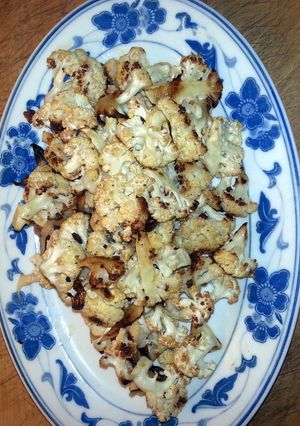 A picture of Roasted cauliflower and onions.