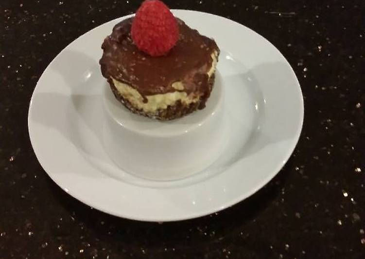 Individual  Vanilla  Cheesecakes with Chocolate Ganach Topping