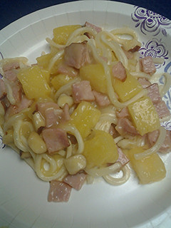 A picture of Udon pineapple and ham.