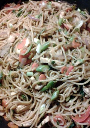 A picture of Sammie's Chicken and Veggie Lomein.