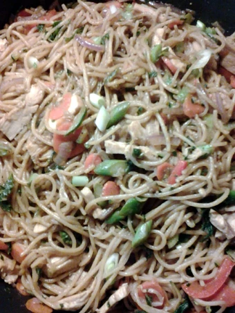 Easy Steps to Prepare Recipe Sammie&#39;s Chicken and Veggie Lomein that is Can Pamper Your Tongue, Tasty}