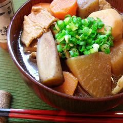 A picture of Filling Tonjiru (miso soup with pork and vegetables).