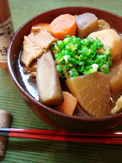 A picture of Filling Tonjiru (miso soup with pork and vegetables).