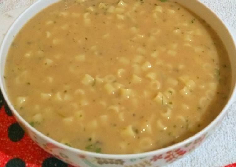 Sopa de feijão com macarrão