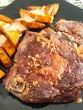 Chuletón de ternera a la plancha con patatas rústicas al horno y mayonesa de miso y yakiniku