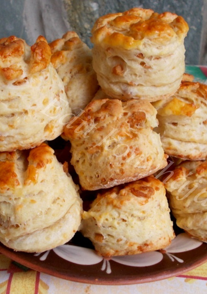Sajtos-tepertős pogácsa recept fotója