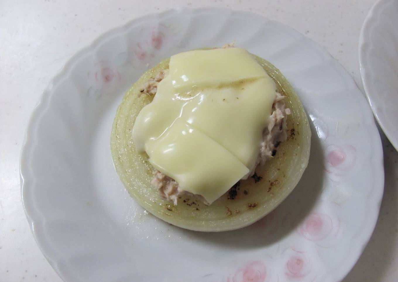 Roasted onion with tuna and cheese