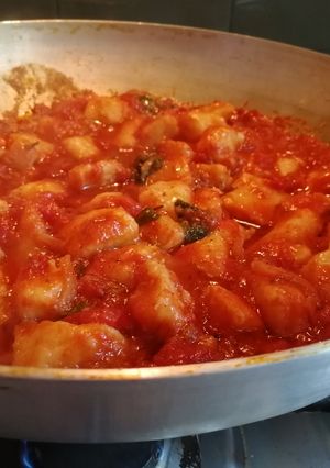 Foto di Party di gnocchi di patate al pomodoro fresco e salvia