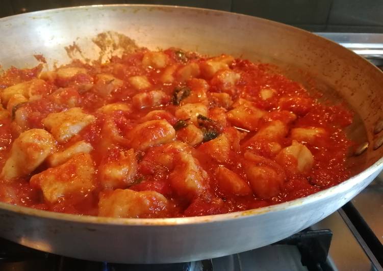 Step-by-Step Guide to Prepare Homemade Party di gnocchi di patate al pomodoro fresco e salvia