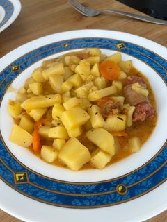Una foto de Patatas a la riojana (o sea con chorizo)