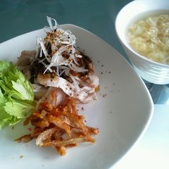 A picture of Juicy Boiled Chicken in a Rice Cooker.