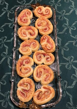 Une photo de Palmiers roses au jambon emmental et moutarde