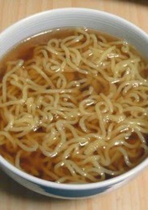 A picture of Easy Soy Sauce Flavored Soup for Ramen.