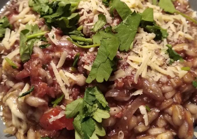 Red risotto with chorizo (or fake bacon)
