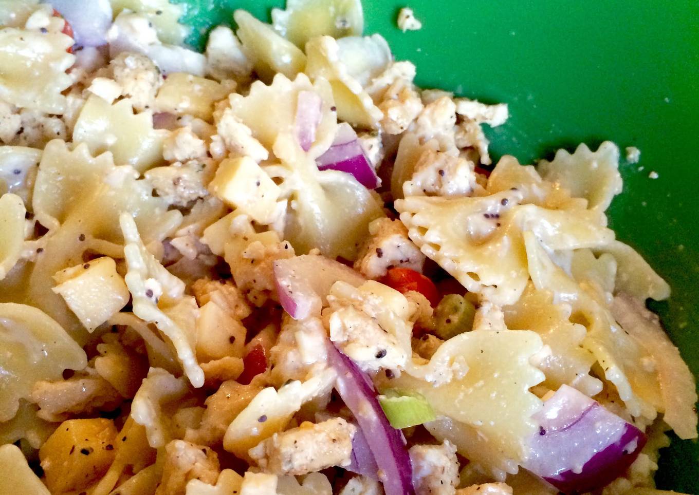 Macaroni salad with poppy seeds