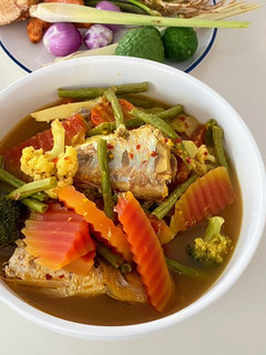 A picture of Kang - Som, Sour Soup Papaya With Ornate Threadfin Bream.