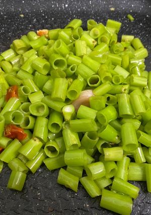 辣炒空心菜梗（滿漢電火鍋） 的食譜成品照片