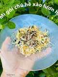 Mì gói chú hề xào lươn hấp sả