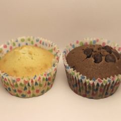 Easy Vanilla and chocolate cupcakes A picture of Easy Vanilla and chocolate cupcakes.